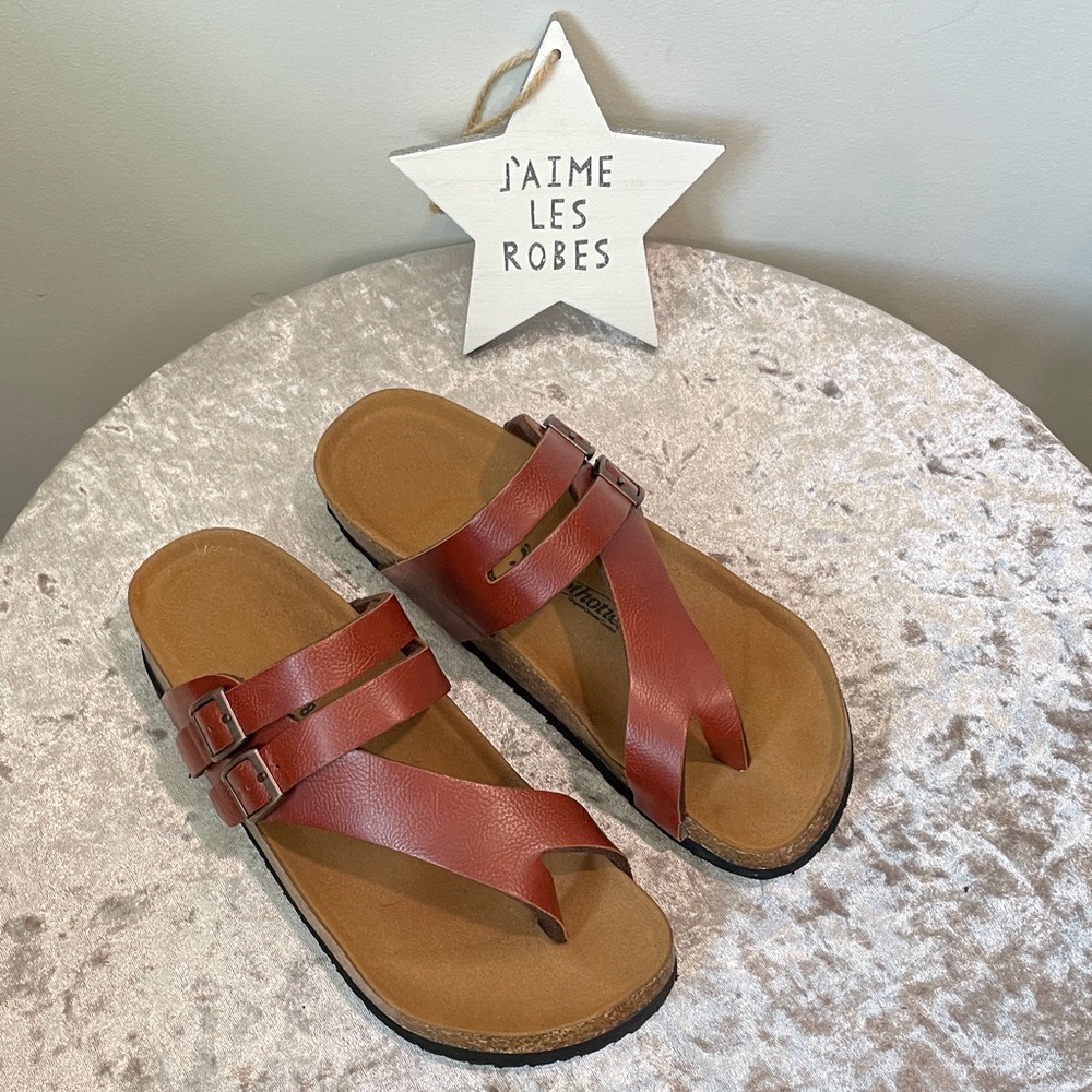 AEROTHOTIC Kaizen NWB Split Toe Slide-in Sandals, Amber Brown